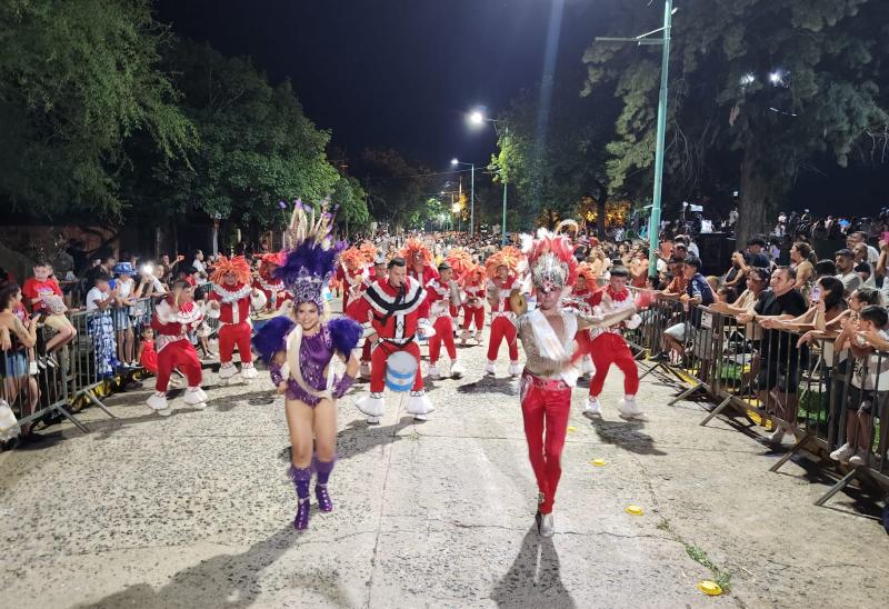 Esta noche, murgas, comparsas y Los Bam Band en el cierre de los carnavales
