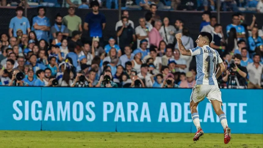 Argentina doblegó a Uruguay por las Eliminatorias y dio un gran paso hacia el Mundial