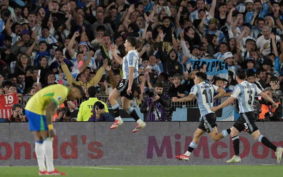 Argentina pasó por encima a Brasil y lo goleó 4 a 1 en el Monumental