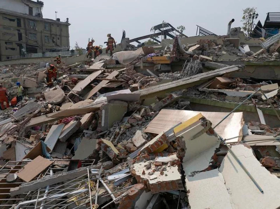 Rescataron a un hombre cinco días después del terremoto en Myanmar