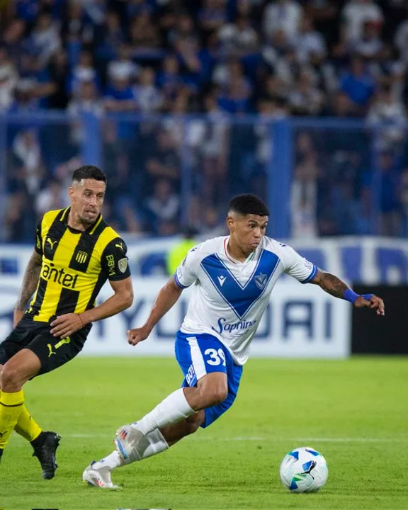 Agónico triunfo de Vélez ante Peñarol en su debut en la Copa Libertadores