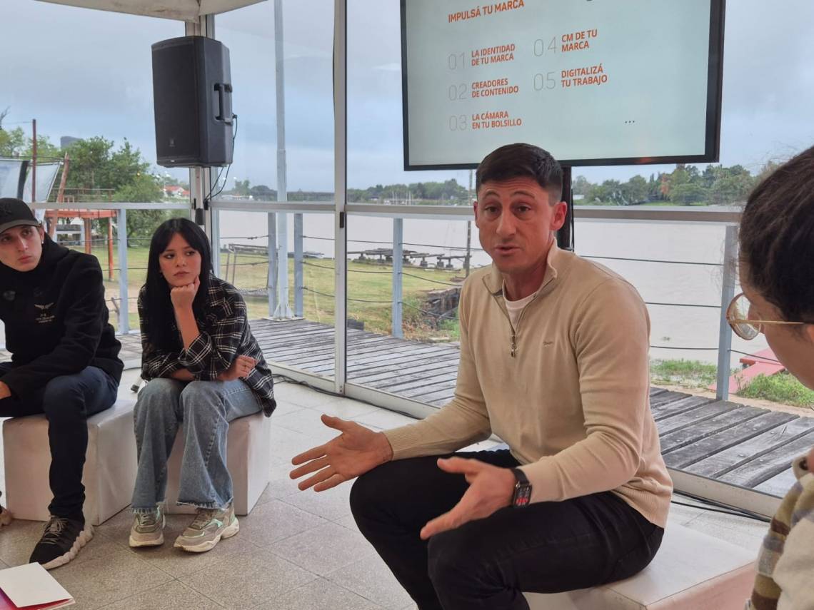Paco Garibaldi lanzó “Iniciativas 2.0” para jóvenes del departamento La Capital