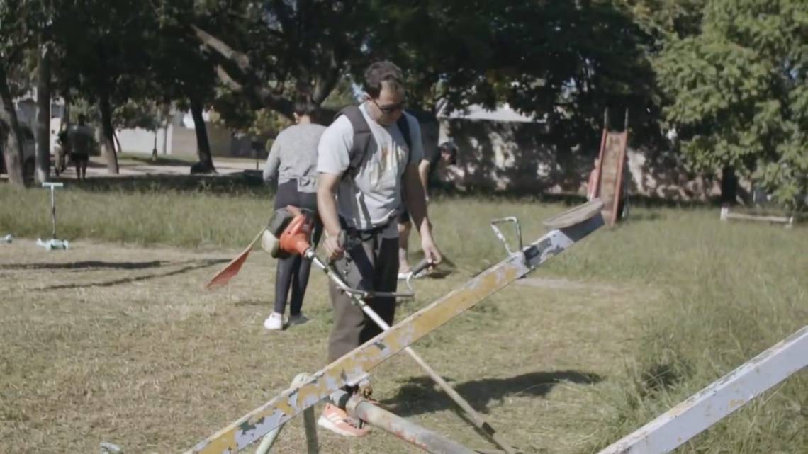 Con apoyo de Rodrigo Alvizo, vecinos reacondicionaron la plaza de barrio Lourdes