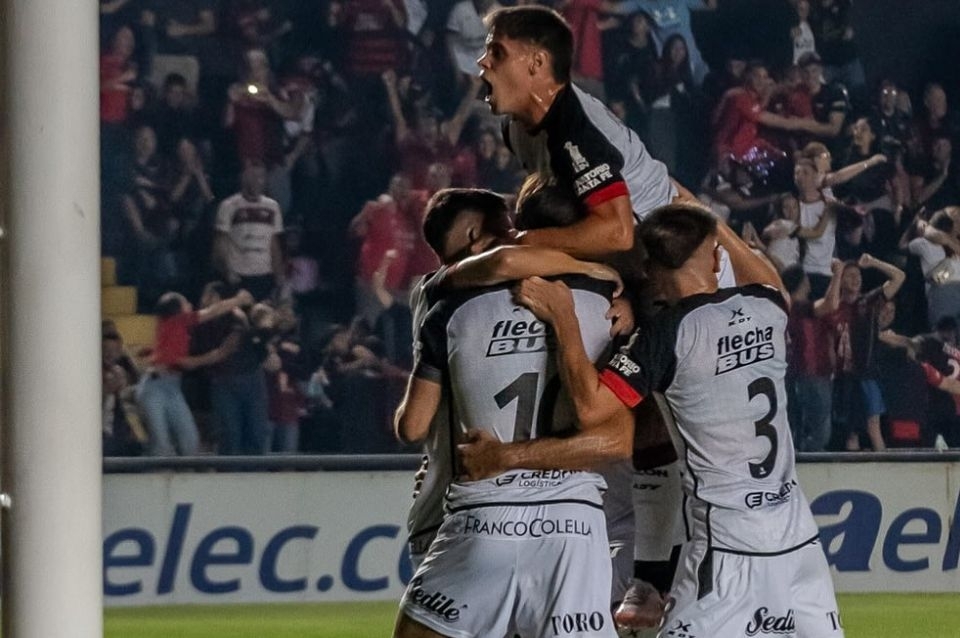 Colón busca levantar cabeza en casa frente a San Telmo