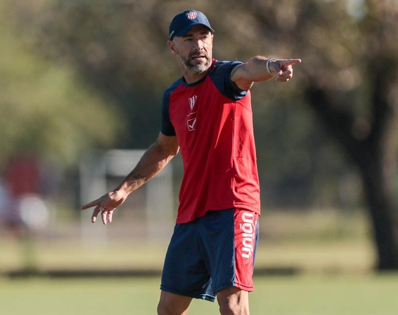 Unión anunció la salida de Kily González en la antesala del choque con Defensa