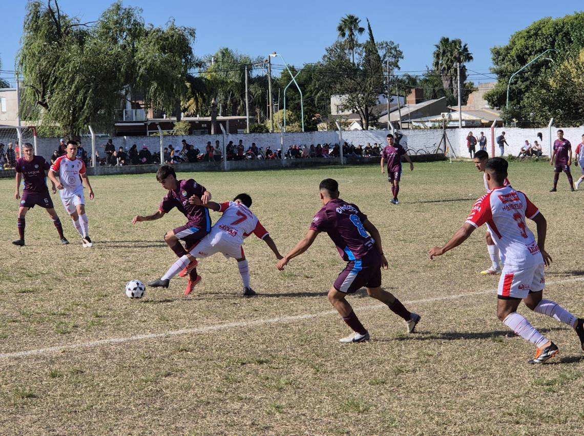 Liga Santafesina: en un partidazo, Floresta y El Cadi empataron 3 a 3