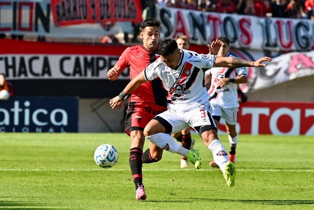 Otra derrota de Colón: perdió 3-2 con Chacarita y profundiza su crisis
