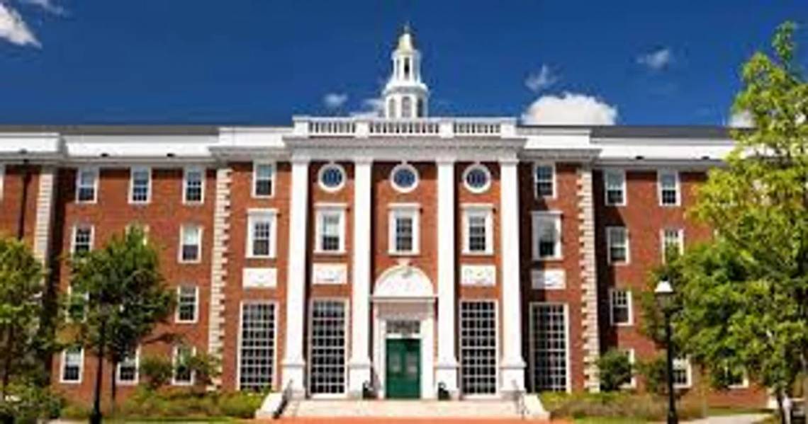 La Universidad de Harvard demanda a la Administración Trump por la congelación de fondos