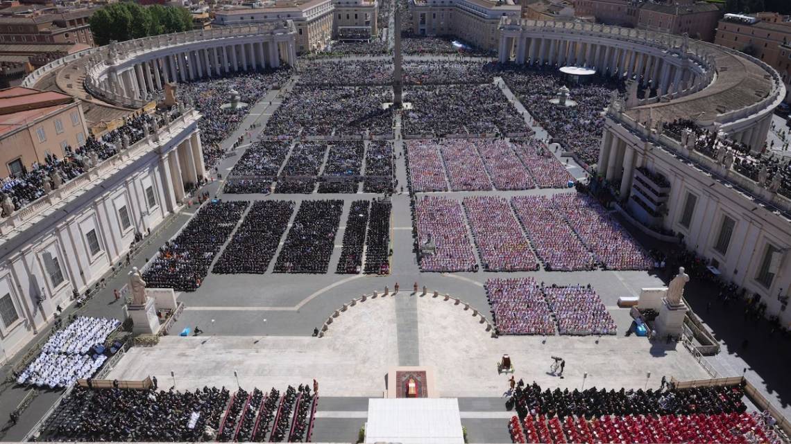 Luego de un multitudinario funeral, el papa Francisco ya descansa en la basílica de Santa María la Mayor