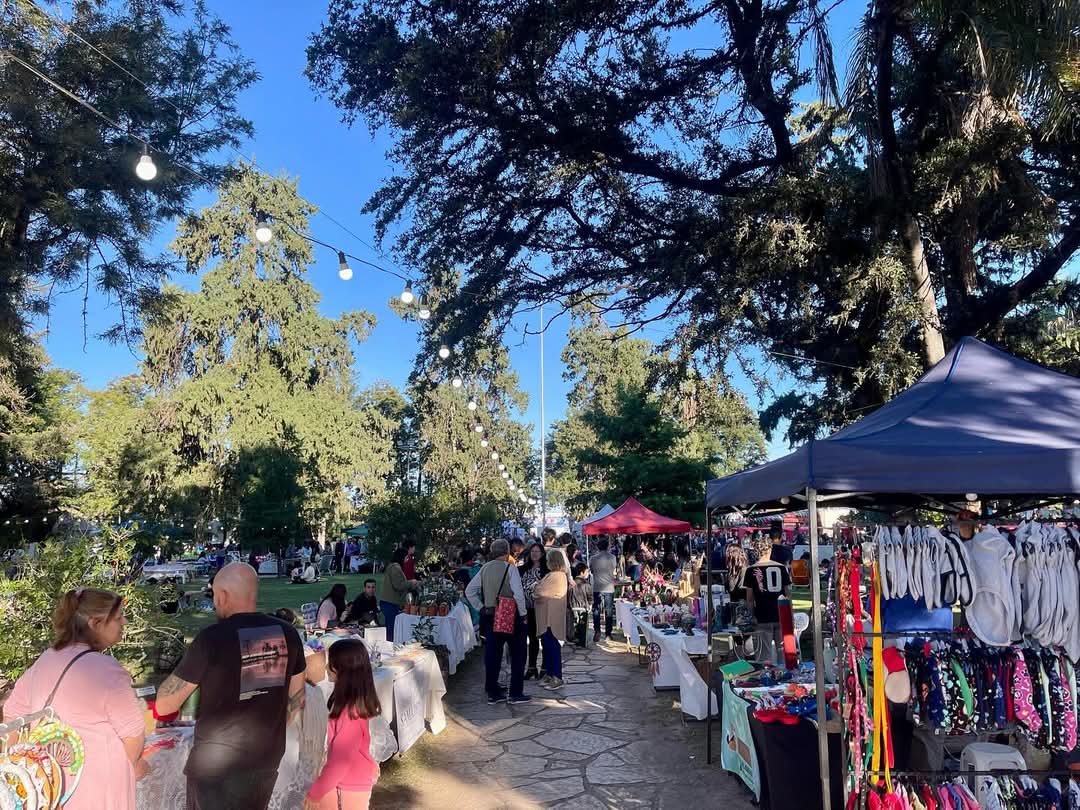 Este sábado vuelve la Feria de Emprendedoras a Plaza Libertad