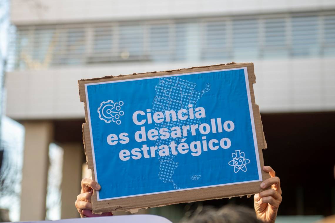 Científicos del CONICET protestan en todo el país contra el ajuste