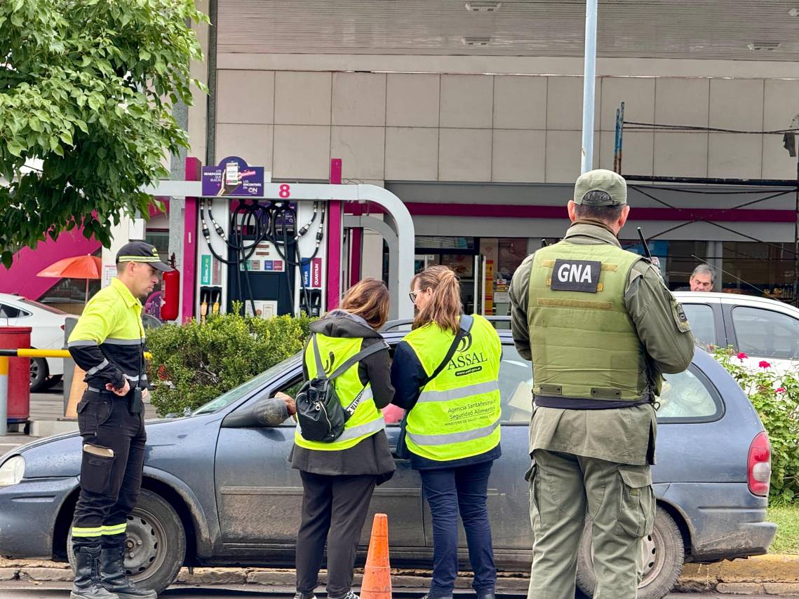 Operativo conjunto: verificaron vehículos que ingresan alimentos a la ciudad