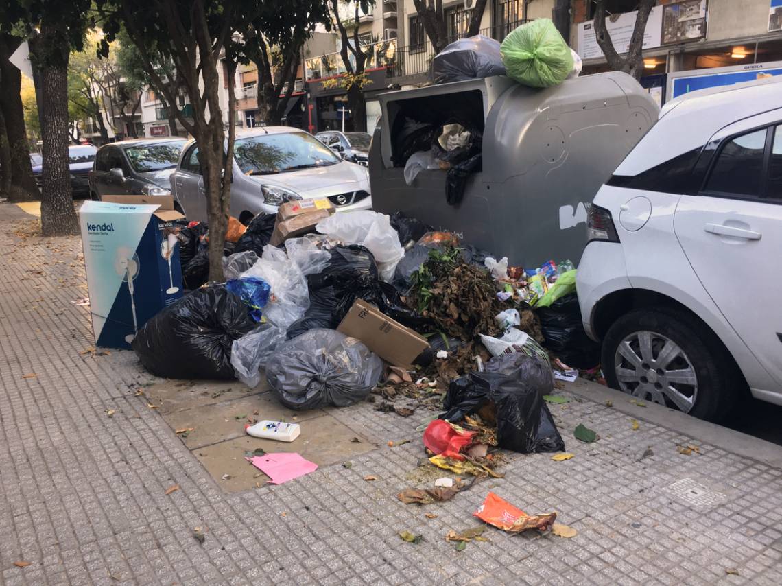 Buenos Aires: Jorge Macri ordenó sanciones para quienes remuevan basura de contenedores