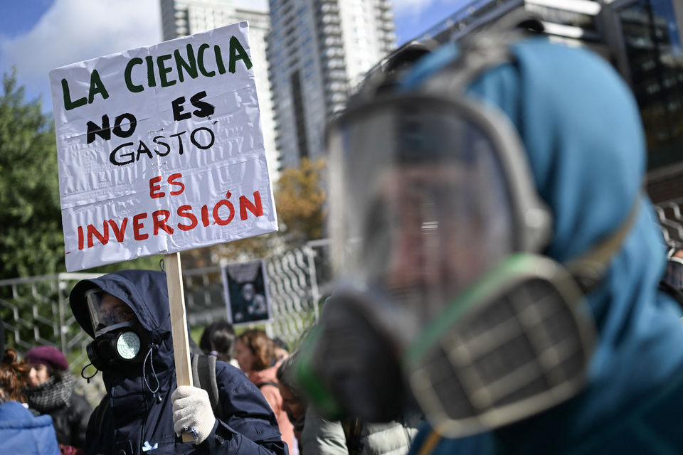 En medio del furor por el streaming, trabajadores del CONICET paran por 48 horas con acampe y movilización