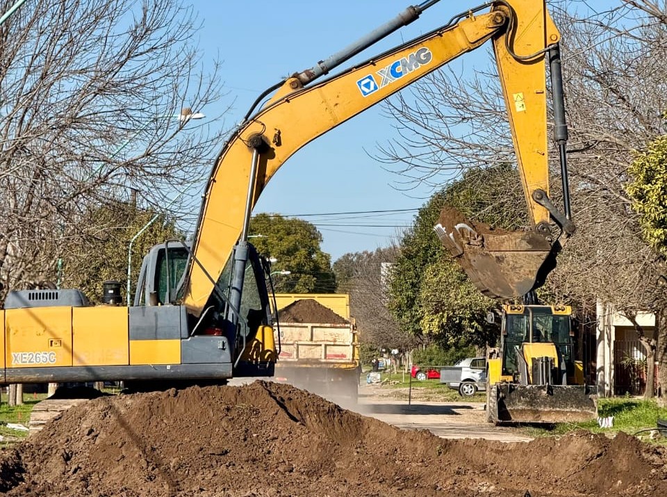 Continúa la ejecución del Plan de Pavimentación 2016 en el barrio Loyola. (Foto: MST)