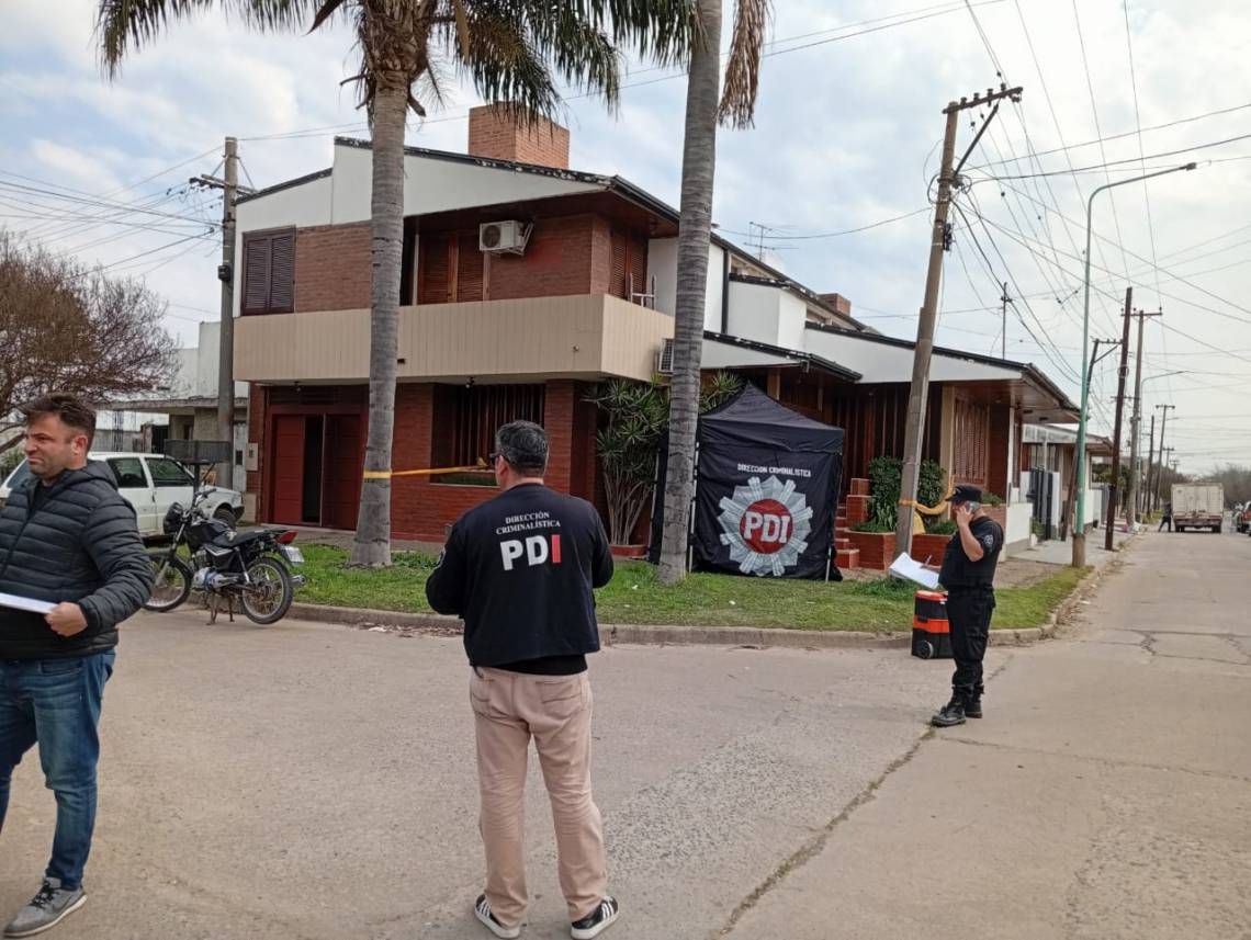 Quién era el hombre que murió tras caer del techo de una vivienda