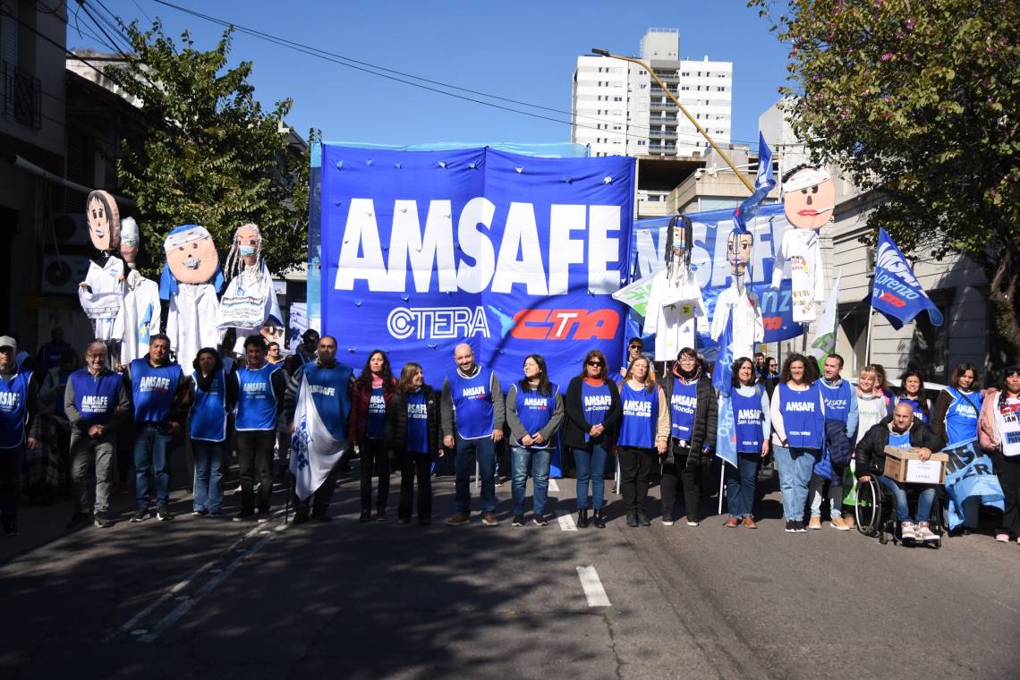 AMSAFE realizó una concentración provincial frente a la sede central del IAPOS en la ciudad de Santa Fe.