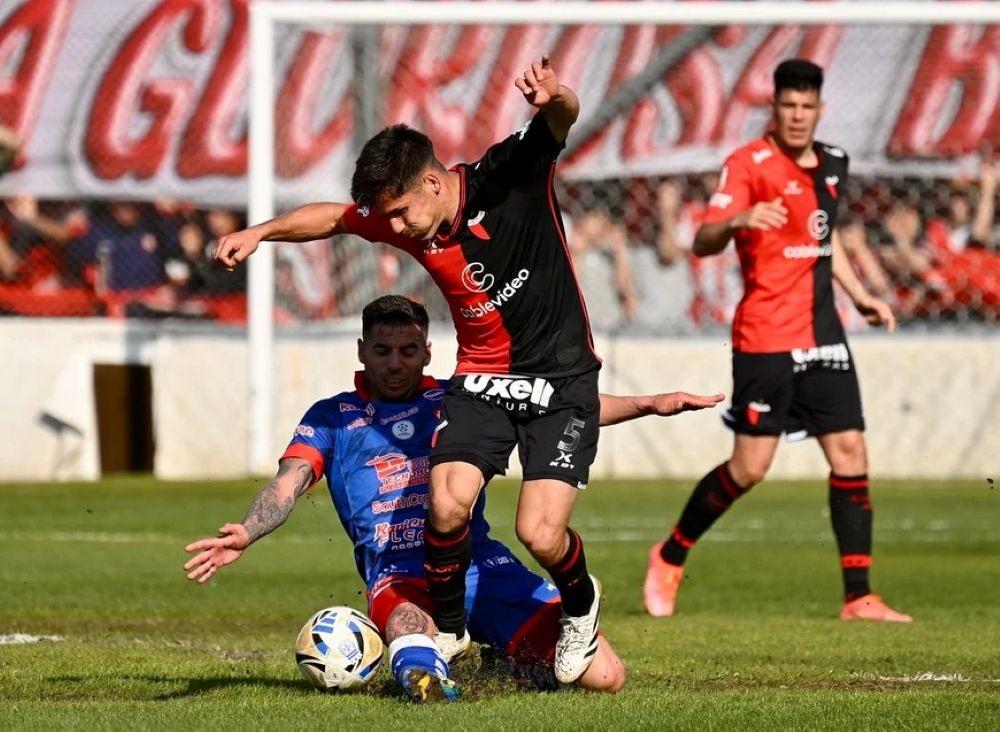 Dura derrota de Colón en Remedios de Escalada. (Crédito: El Litoral)