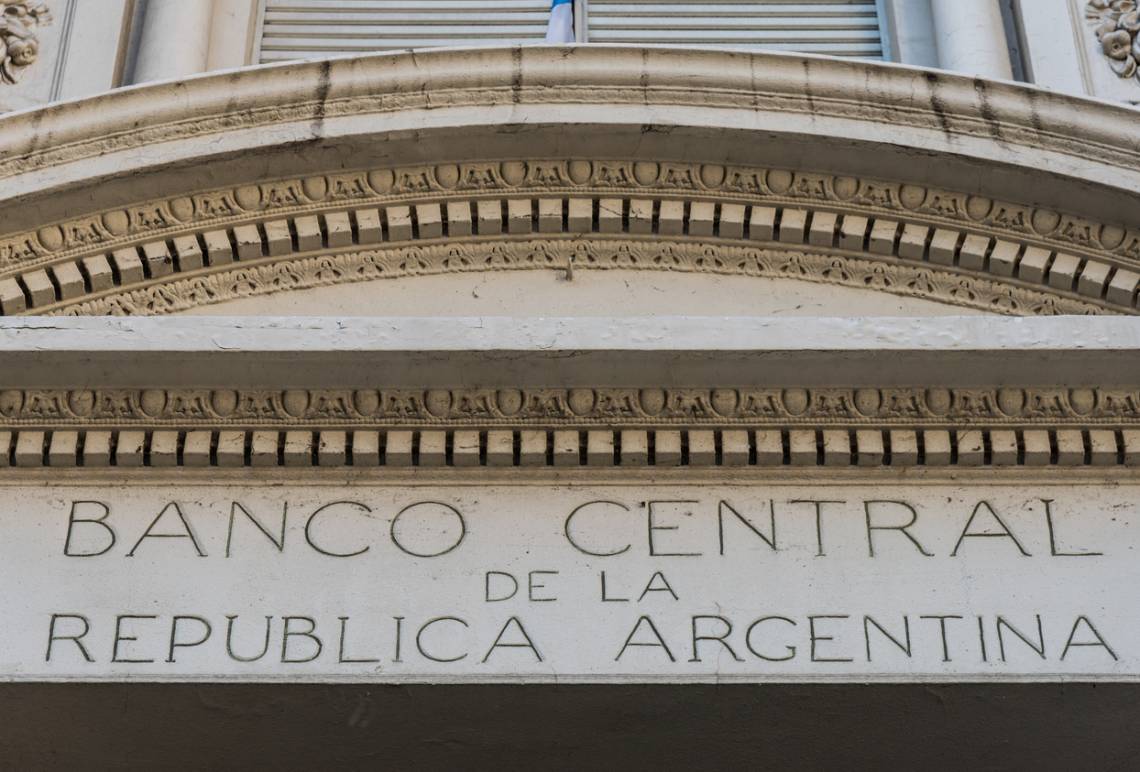 El Banco Central tuvo que vender US$379 millones para contener la disparada del dólar