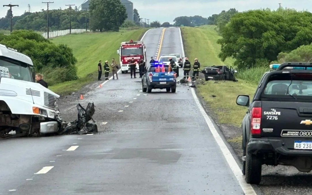 Un automovilista murió tras chocar contra un camión en la Ruta Provincial 4