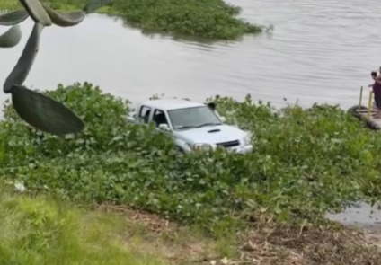 Sauce Viejo: una camioneta terminó en el río y su conductor salió ileso