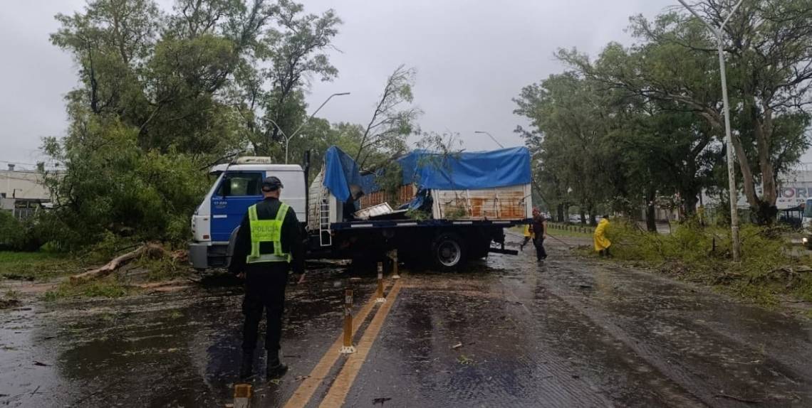 Intensas tormentas en el norte santafesino: lluvias abundantes, anegamientos y daños materiales