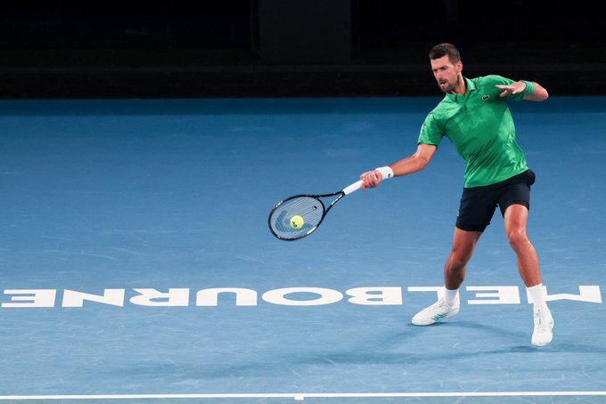 Djokovic alcanzó las 100 victorias en Australia y sigue marcando récords