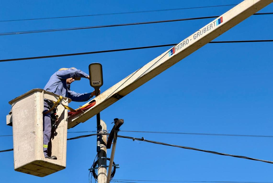 La Municipalidad informó que el Plan 1.000 Luces LED alcanzó un 91% de avance