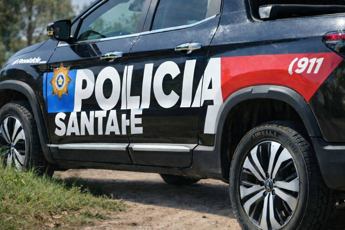 La policía actuó rapidamente y trasladó a cinco personas. 