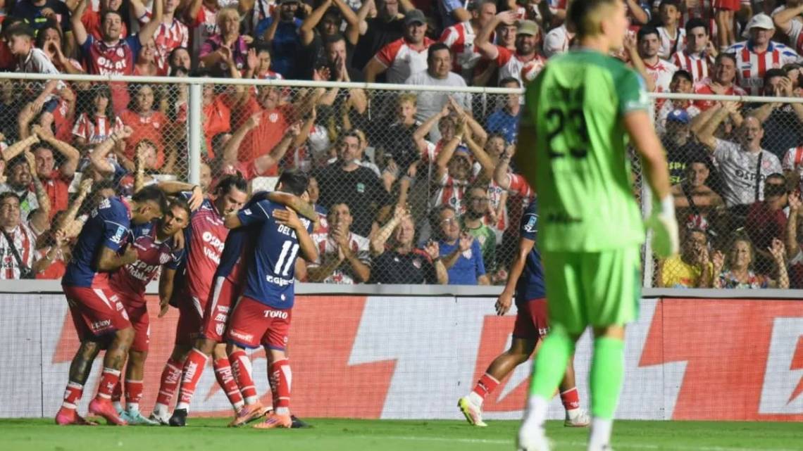 Unión venció con autoridad a un flojo Gimnasia de Mendoza. (Foto: Aire de Santa Fe)