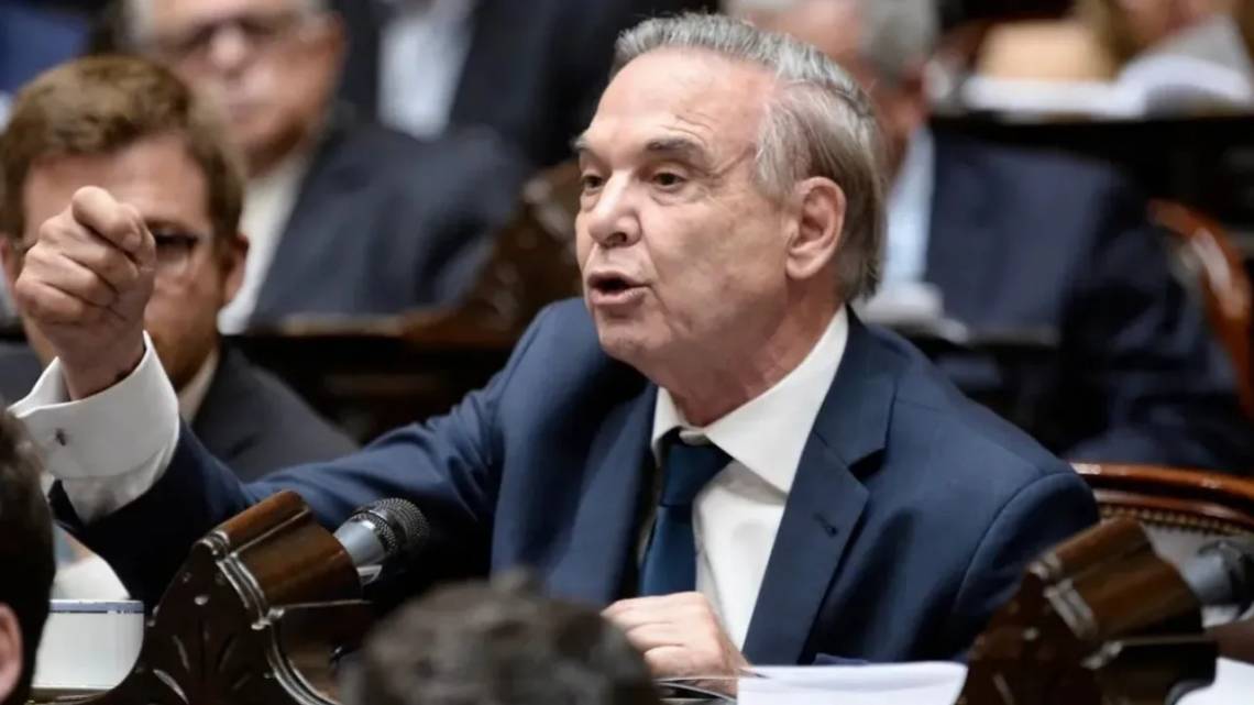 Pichetto acusó al Gobierno de “ejecutar un plan deliberado” para destruir la industria