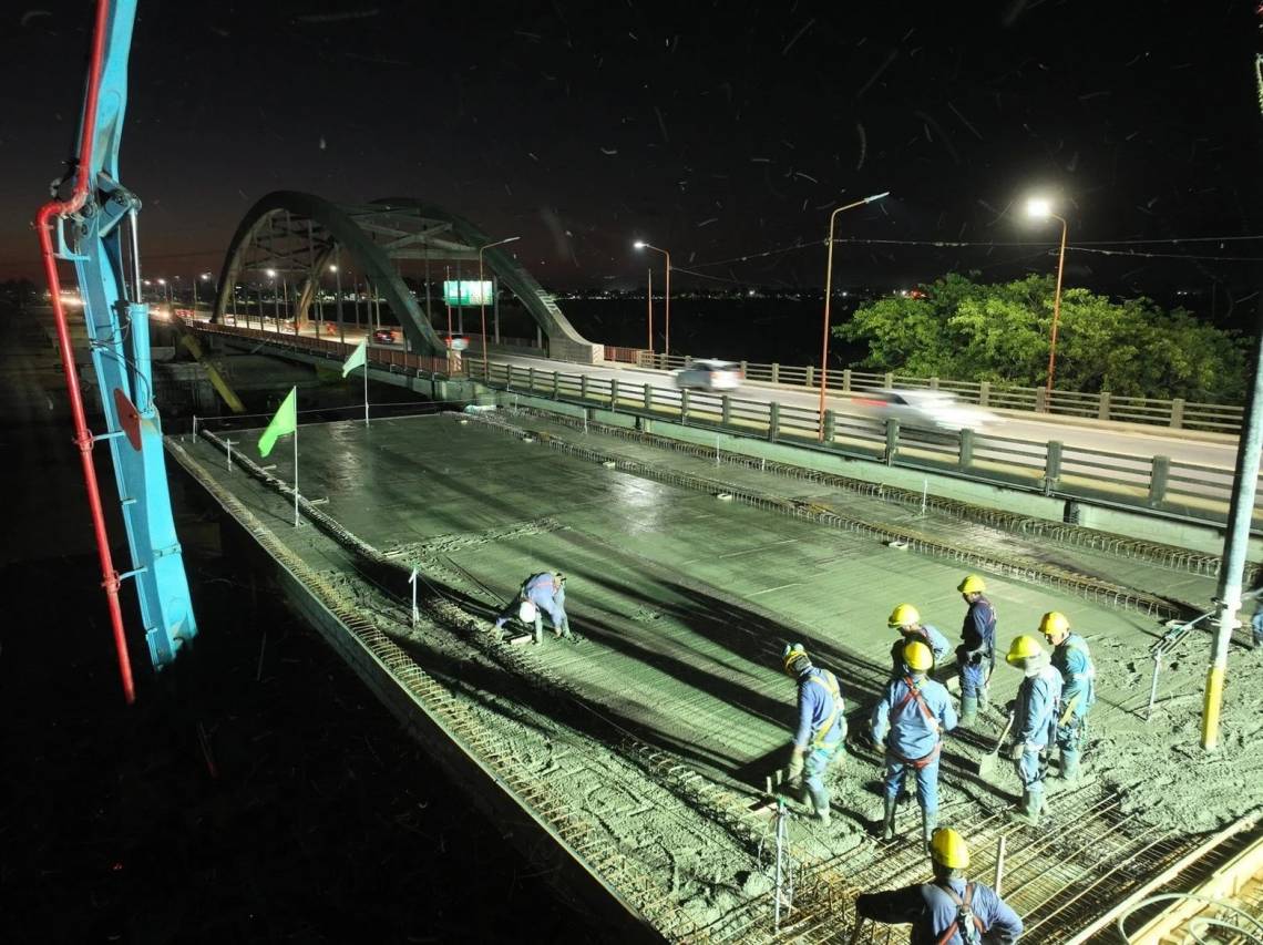 Ejecutaron el primer hormigonado del nuevo puente. (Crédito: El Litoral)