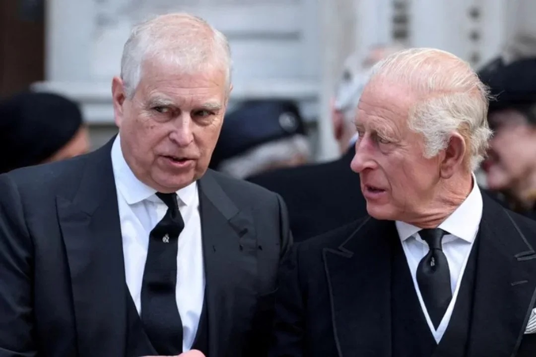 Arrestaron al hermano del rey Carlos III por su vínculo con Jeffrey Epstein