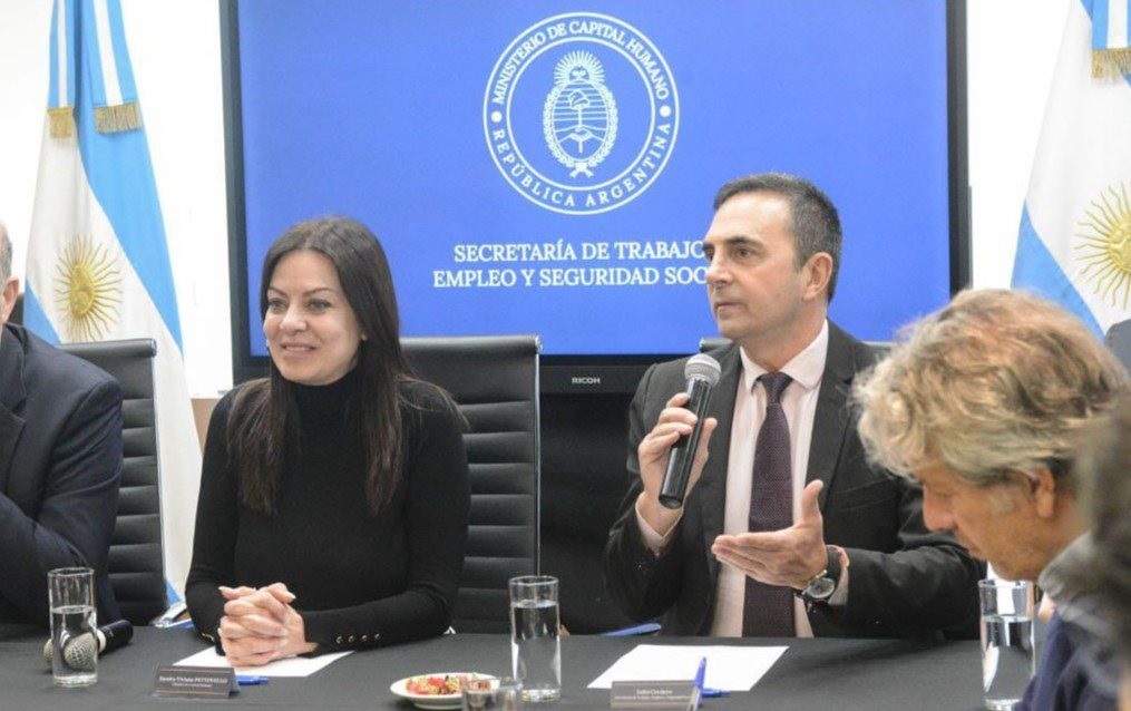 Sandra Pettovello junto a Julio Cordero.