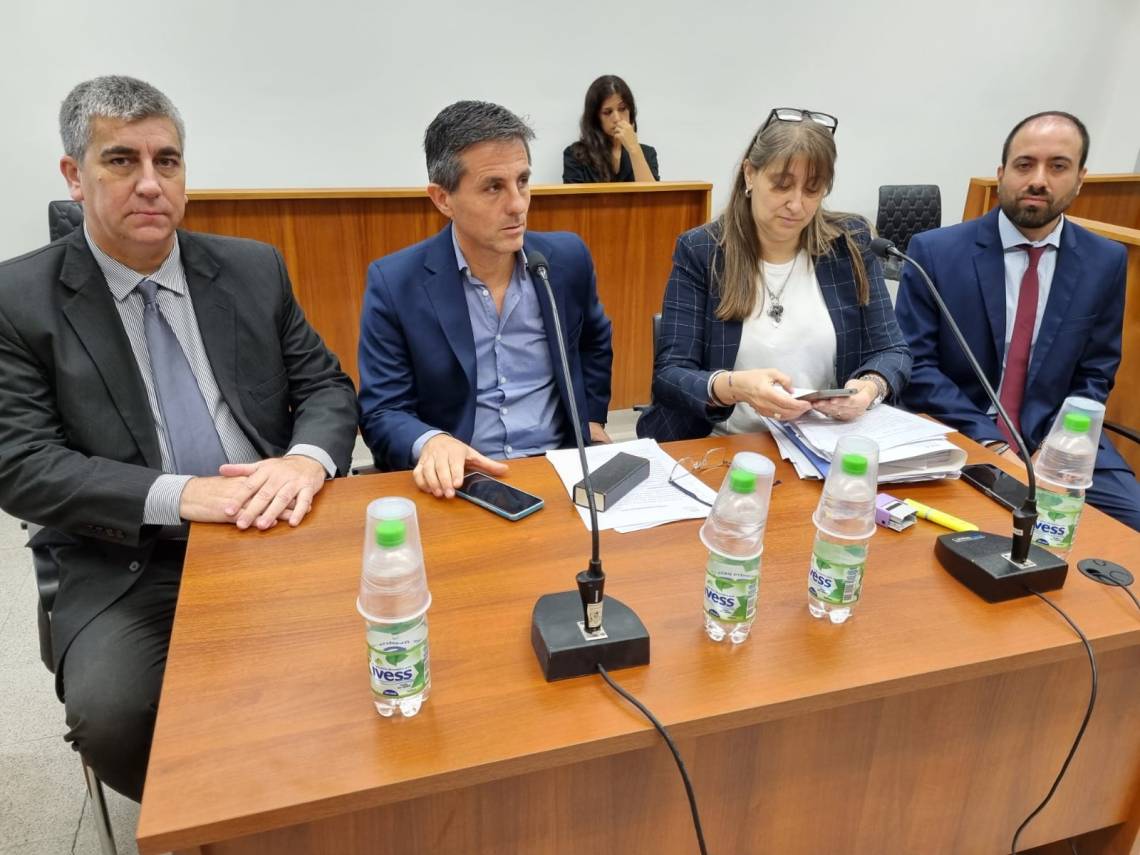 Carlos Vottero, Luis Schiappa Pietra, Carina Gerbaldo y Mauricio Spinoza, funcionarios del MPA, durante la audiencia que se desarrolló en San Cristóbal; el menor imputado participó de manera virtual.