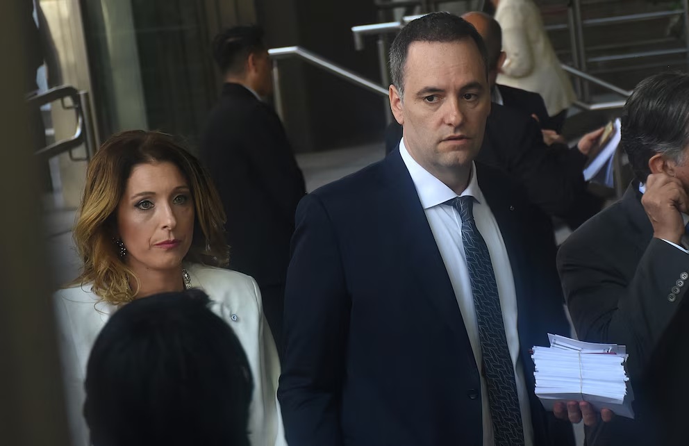 Avanza la investigación a Adorni: viajó a Aruba con su familia y pagó en efectivo