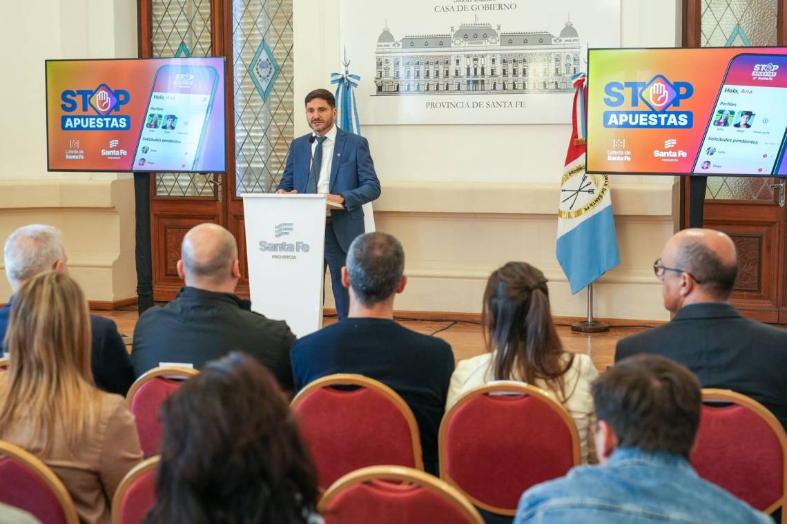 Pullaro encabezó la presentación de la nueva app que busca un control parental más efectivo.