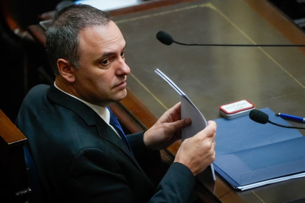 Manuel Adorni protagonizó una extensa y tensa jornada en el Congreso de la Nación. (Fotos: Infobae)