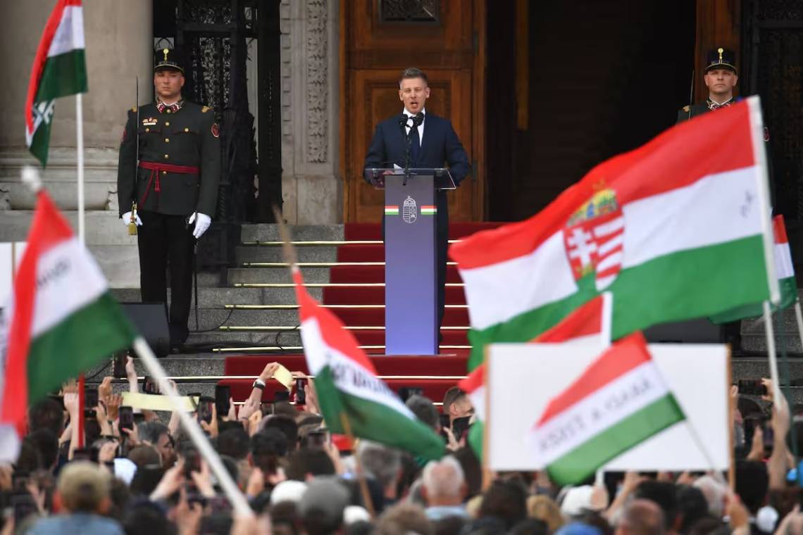 En su discurso de asunción, Péter Magyar prometió cambios profundos en Hungría.