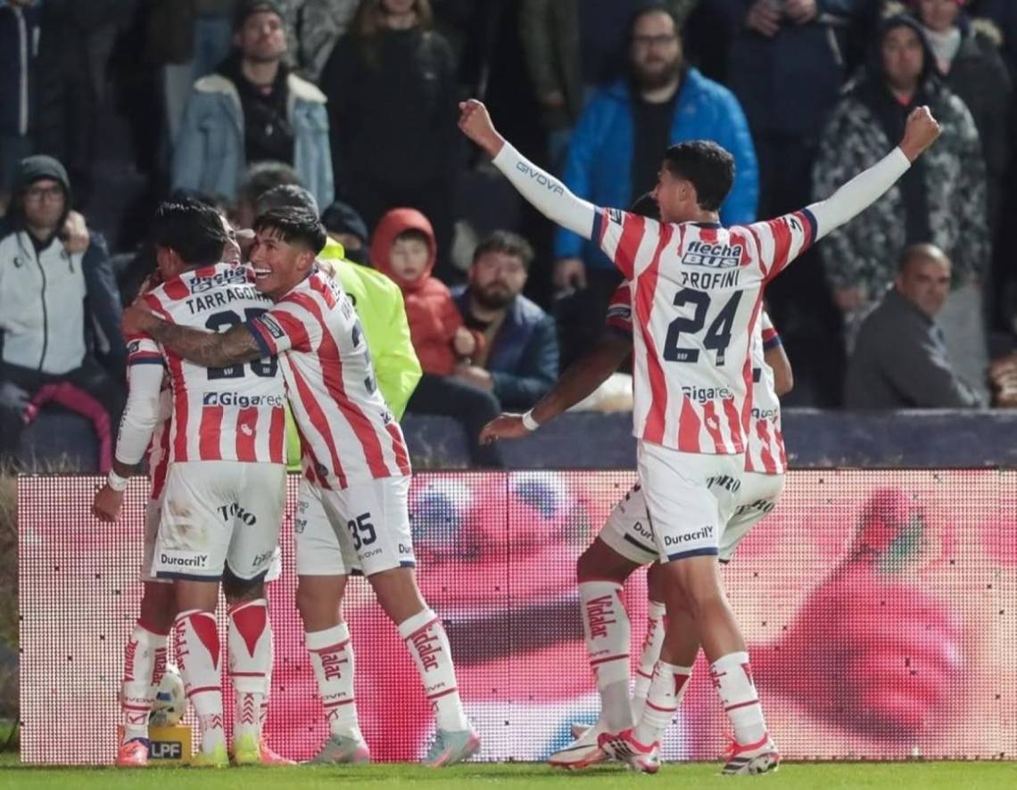 Unión pisó fuerte en Mendoza, eliminó a Independiente Rivadavia y sueña en grande. 