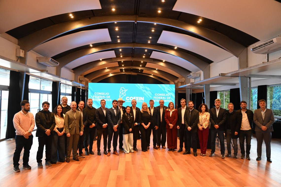 Intendentes de distintas ciudades del país se reunieron en Rosario en el marco del Consejo Federal de Intendentes (COFEIN).