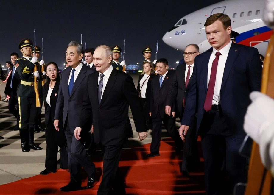 Putin llegó a China para mantener una cumbre clave con Xi Jinping.