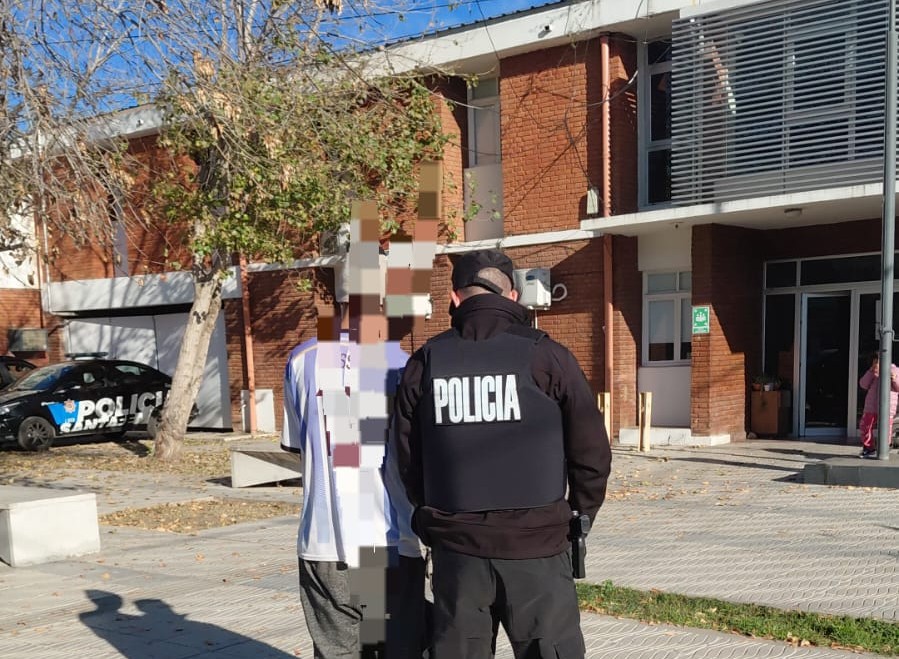 El hombre detenido fue trasladado a la Comisaría 12da.
