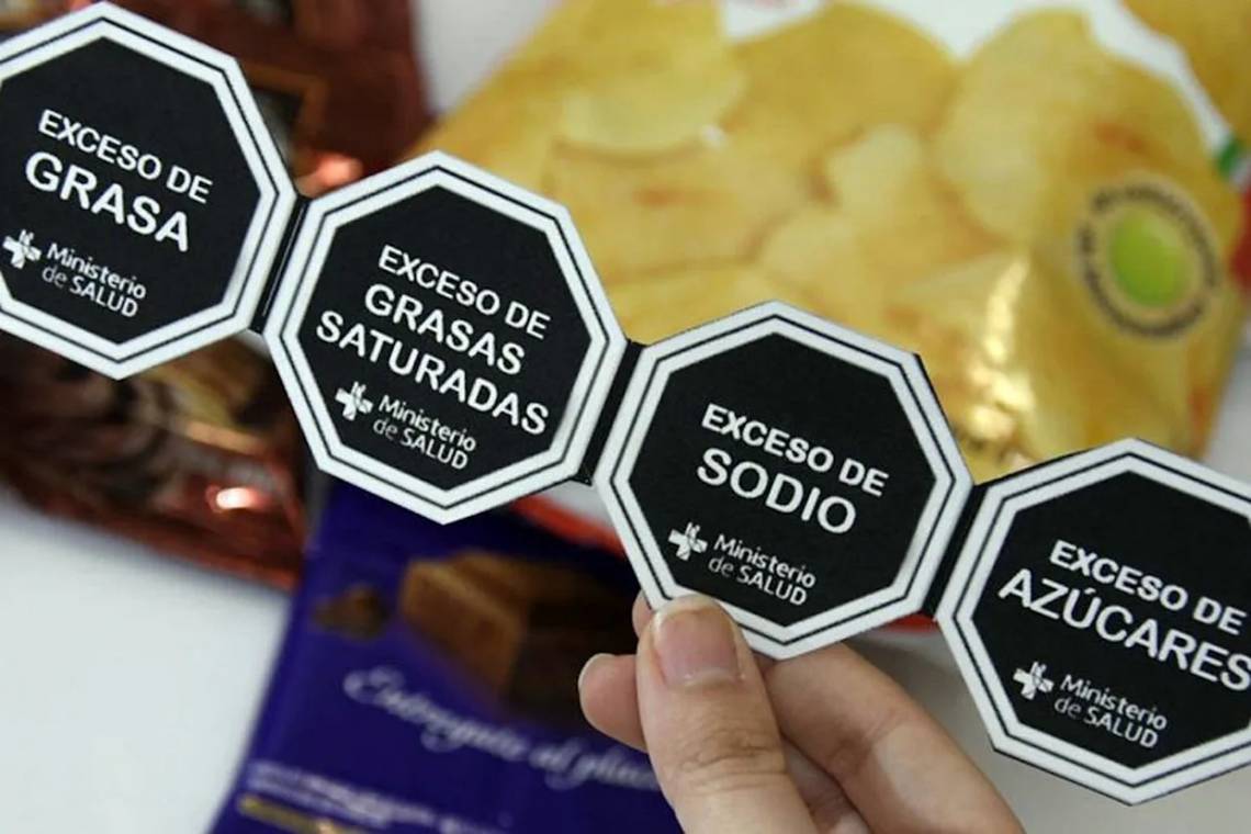 El Gobierno busca derogar la ley de etiquetado frontal y se activa el debate en el Senado