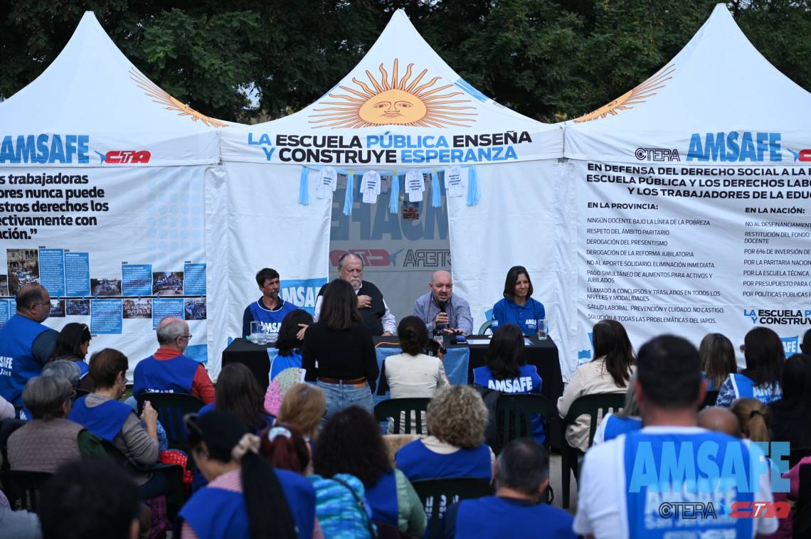 Vera fue sede de una nueva jornada de la Carpa Blanca de la Dignidad Docente. (Crédito: AMSAFE)