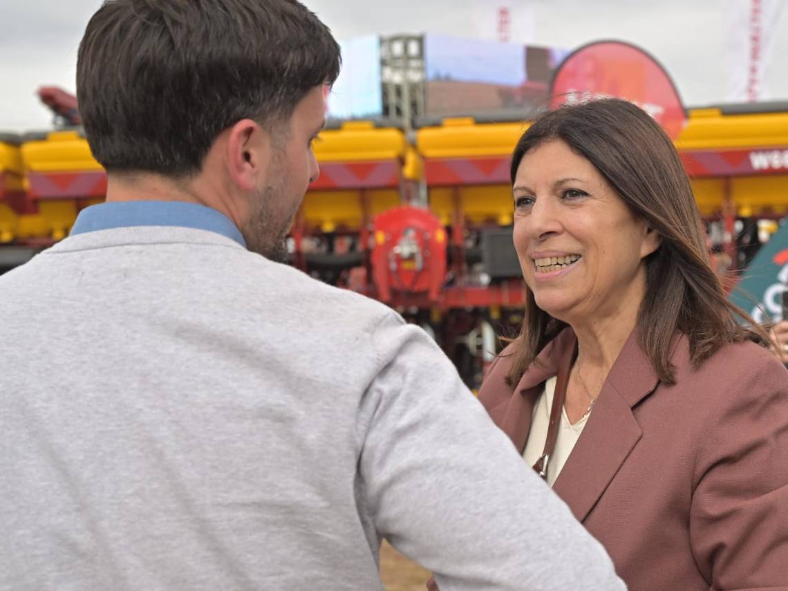 Clara García participó de la inauguración del stand de la provincia en Agroactiva.