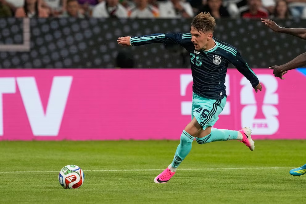 El centrocampista alemán Lennart Karl se perderá el Mundial producto de una lesión.
