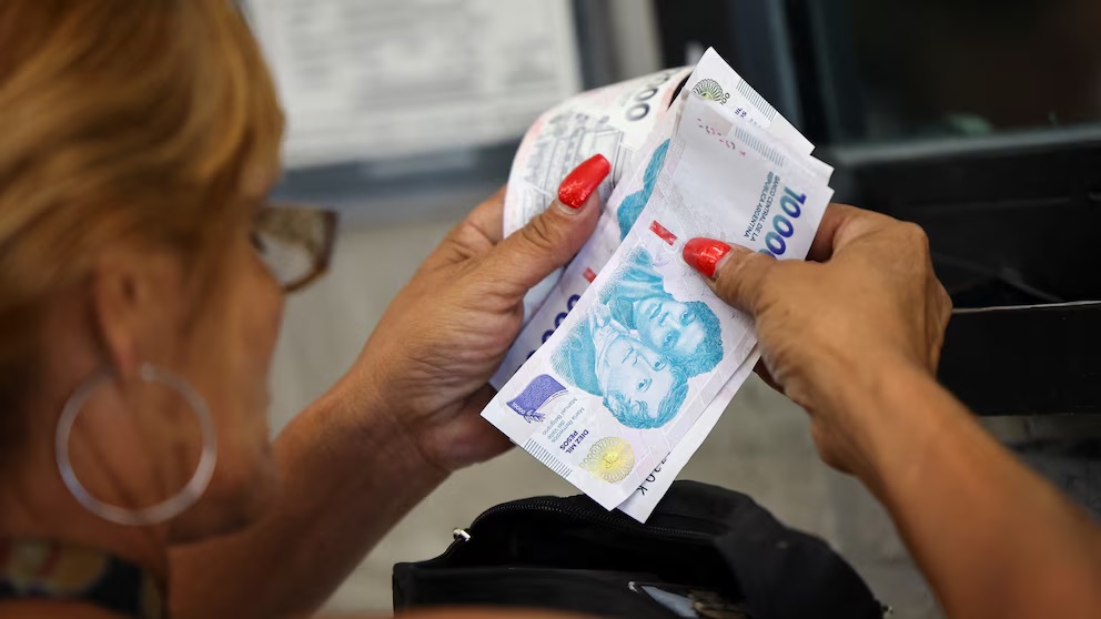 Un informe de la UBA y el Conicet advirtió que el salario mínimo perdió más de dos tercios de su poder de compra