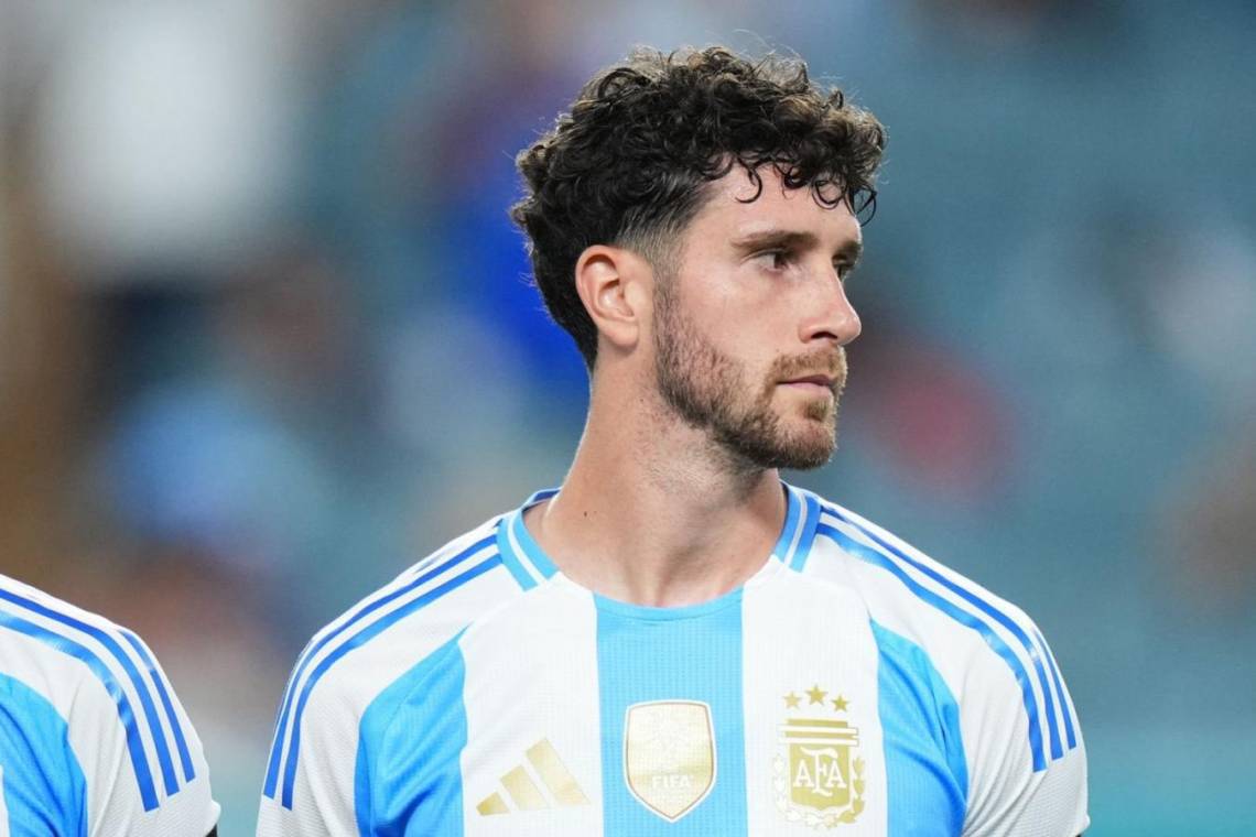 La Selección confirmó a Marcos Senesi como reemplazante de Balerdi para el Mundial.