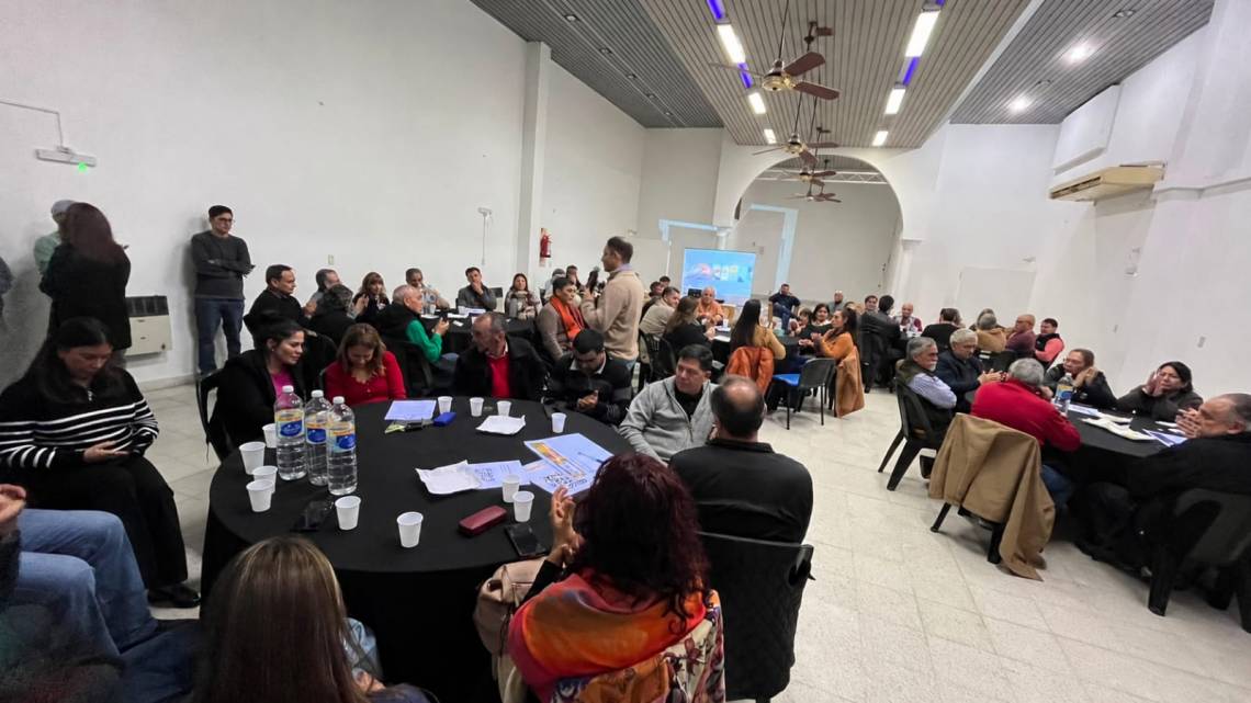 Referentes institucionales, comerciantes, emprendedores, empresarios y vecinos participaron de la segunda jornada del ciclo.